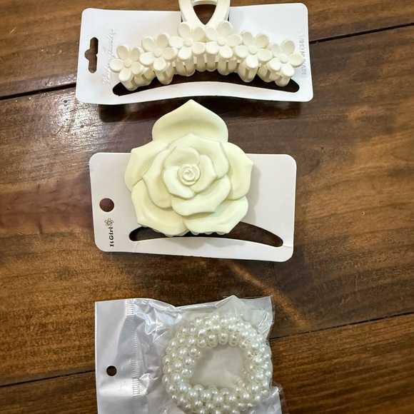 Accessories - Floral and Pearl Hair Accessories Set